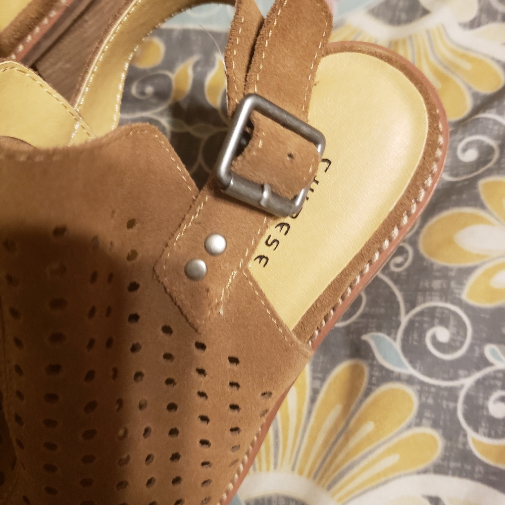 New Chinese laundry stacked heel microfiber shoes